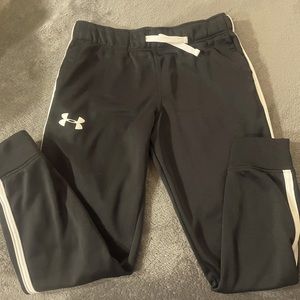 Girl’s black Under Armour sweat pants